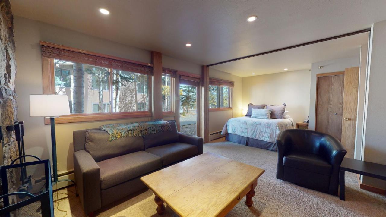 Laurelwood Condominiums Сноумас Вилидж Екстериор снимка